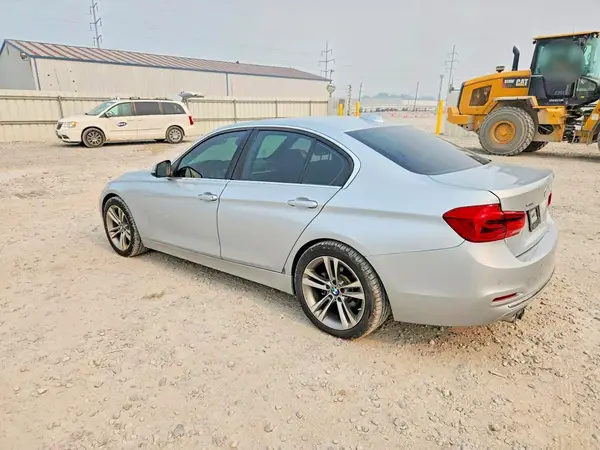 WBA8D9G32HNU63541 2017 BMW 3ER - Image 2