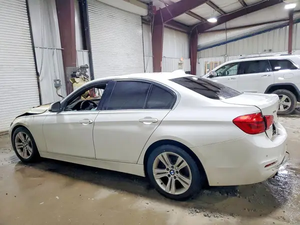 WBA8D9G32HNU63572 2017 BMW 3ER - Image 2