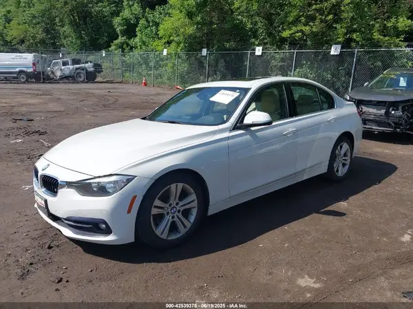 WBA8D9G33HNU62673 2017 BMW 3ER - Image 2