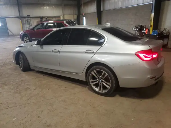WBA8D9G33HNU64469 2017 BMW 3ER - Image 2
