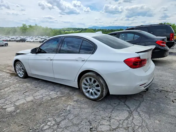 WBA8D9G33HNU65640 2017 BMW 3ER - Image 2