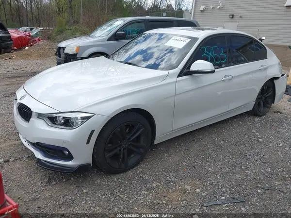 WBA8D9G34HNU65579 2017 BMW 3ER - Image 2