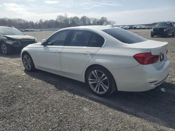 WBA8D9G35HNU61993 2017 BMW 3ER - Image 2