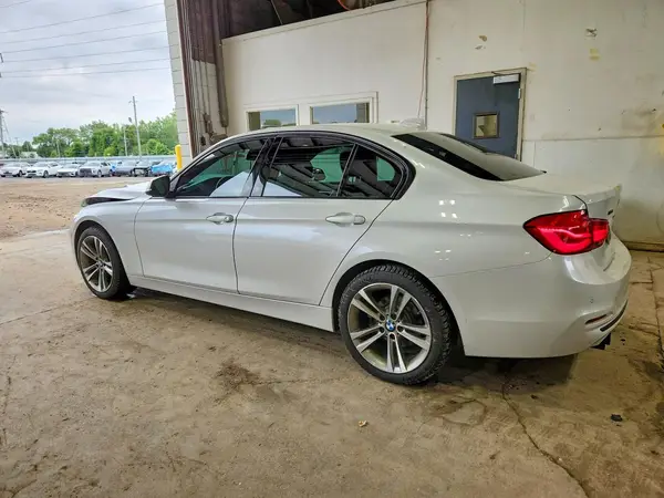 WBA8D9G35HNU62822 2017 BMW 3ER - Image 2