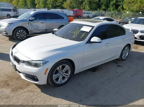 WBA8D9G36HNU61971 2017 BMW 3ER - Image 2