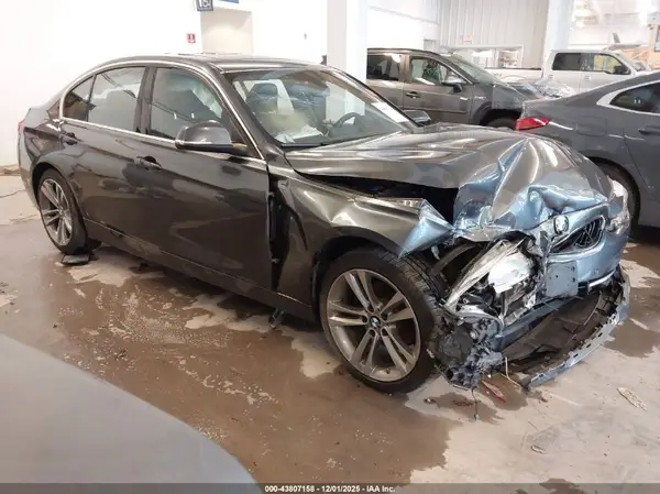 WBA8D9G36HNU65633 2017 BMW 3ER - Image 1
