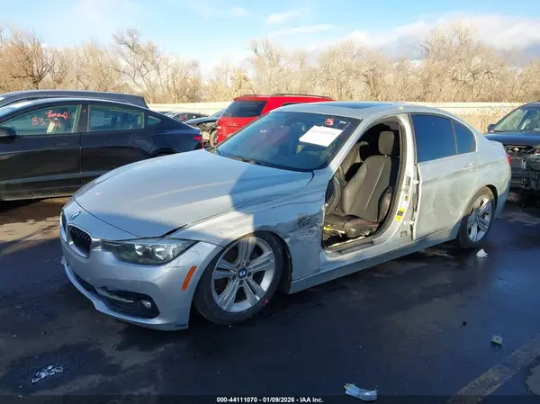 WBA8D9G36HNU66037 2017 BMW 3ER - Image 2