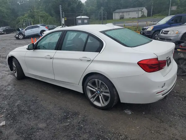 WBA8D9G36HNU66250 2017 BMW 3ER - Image 2