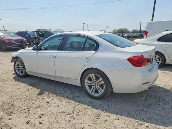 WBA8D9G37HNU63177 2017 BMW 3ER - Image 2