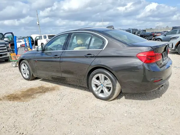 WBA8D9G37HNU63857 2017 BMW 3ER - Image 2