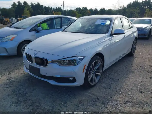 WBA8D9G37HNU65768 2017 BMW 3ER - Image 2