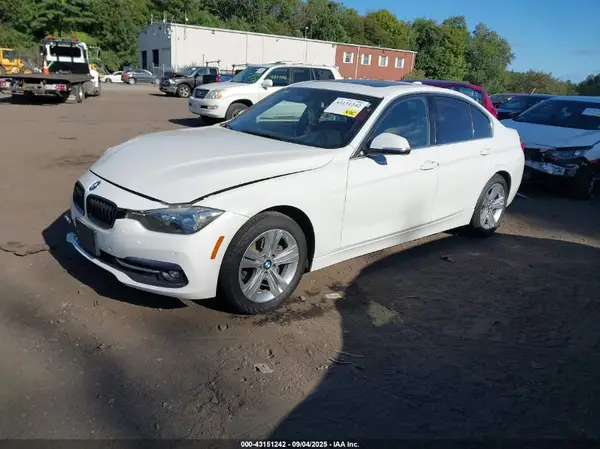 WBA8D9G38HNU61373 2017 BMW 3ER - Image 2