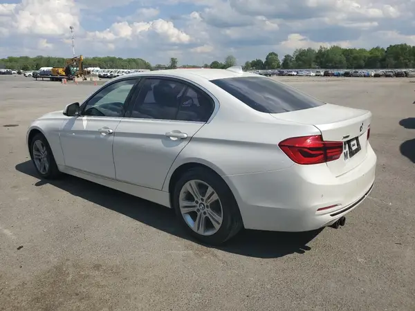 WBA8D9G38HNU61809 2017 BMW 3ER - Image 2