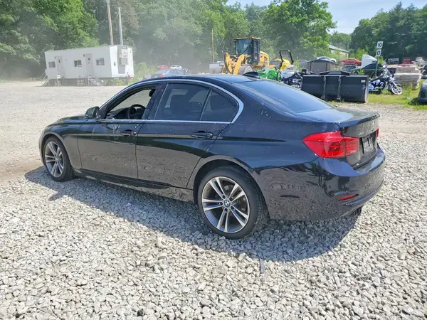 WBA8D9G38HNU65665 2017 BMW 3ER - Image 2