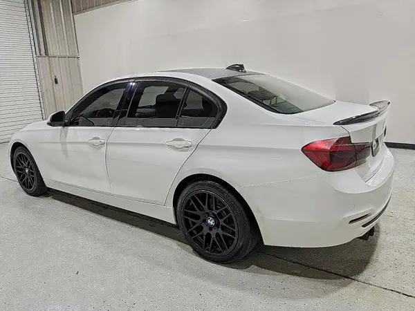 WBA8D9G38HNU66492 2017 BMW 3ER - Image 2
