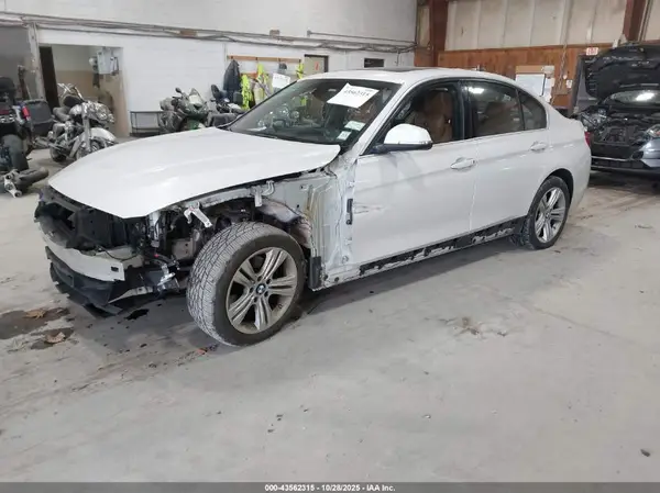 WBA8D9G39HNU62404 2017 BMW 3ER - Image 2