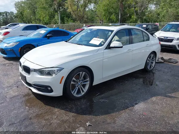 WBA8D9G3XHNU62010 2017 BMW 3ER - Image 2