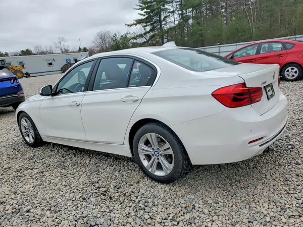 WBA8D9G3XHNU62153 2017 BMW 3ER - Image 2