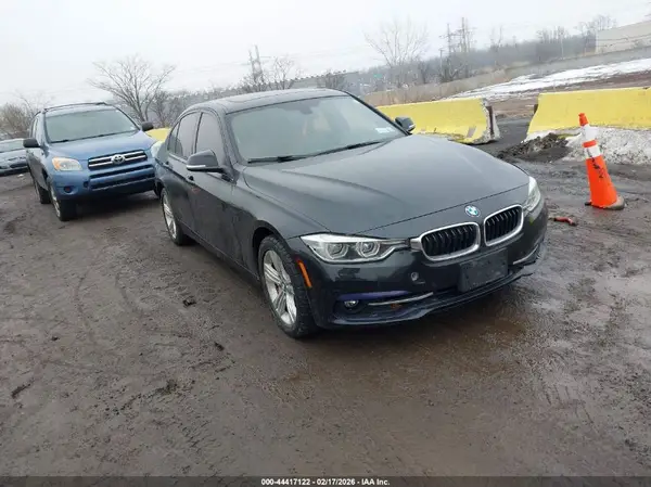 WBA8D9G3XHNU62203 2017 BMW 3ER - Image 1