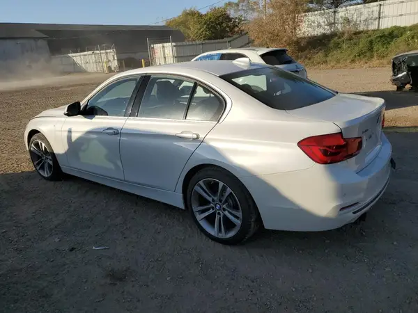 WBA8D9G3XHNU62699 2017 BMW 3ER - Image 2
