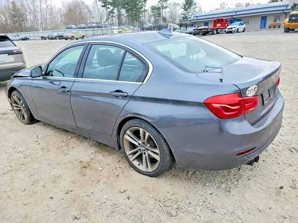 WBA8D9G3XHNU64517 2017 BMW 3ER - Image 2