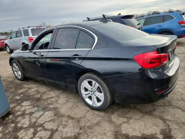 WBA8D9G3XHNU64985 2017 BMW 3ER - Image 2
