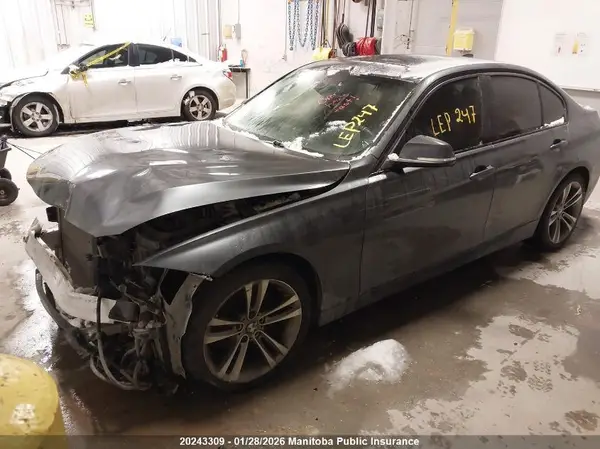 WBA8D9G3XHNU65375 2017 BMW 3ER - Image 2