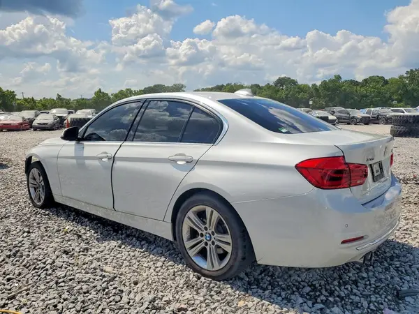 WBA8D9G3XHNU66025 2017 BMW 3ER - Image 2