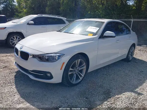WBA8D9G50JNU66736 2018 BMW 3ER - Image 2
