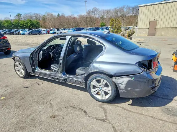 WBA8D9G50JNU67093 2018 BMW 3ER - Image 2