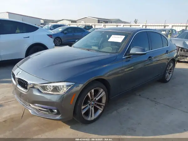 WBA8D9G50JNU69944 2018 BMW 3ER - Image 2