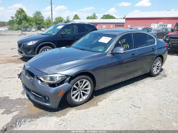 WBA8D9G50JNU71015 2018 BMW 3ER - Image 2