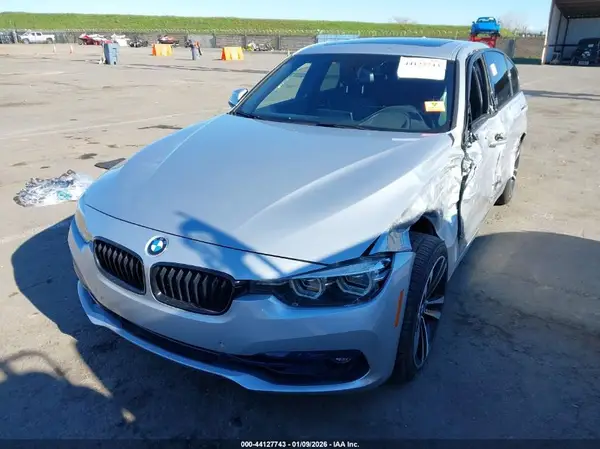 WBA8D9G50JNU71130 2018 BMW 3ER - Image 2