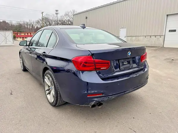 WBA8D9G51HNU59577 2017 BMW 3ER - Image 2