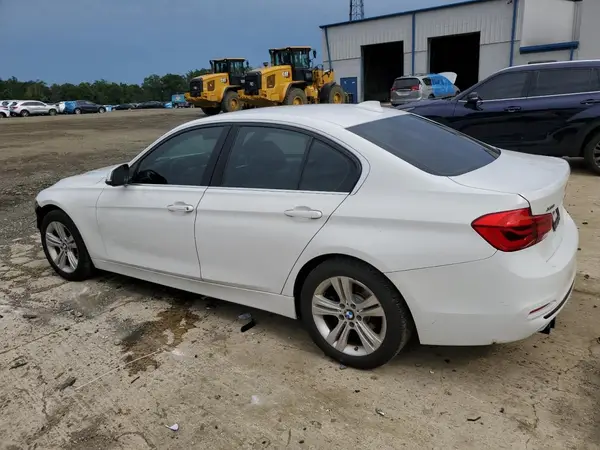 WBA8D9G51JNU71654 2018 BMW 3ER - Image 2