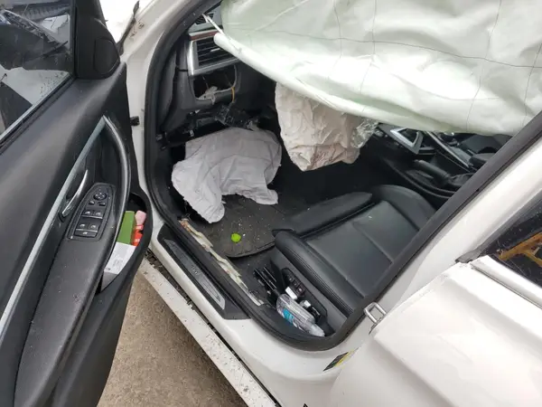 WBA8D9G51JNU72559 2018 BMW 3ER - Image 8