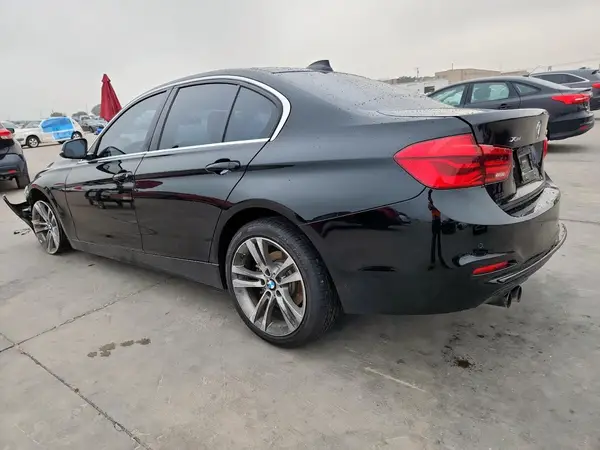WBA8D9G52HNT91399 2017 BMW 3ER - Image 2