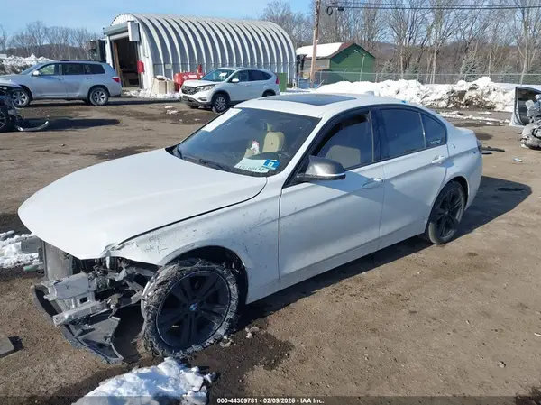 WBA8D9G52JNU66835 2018 BMW 3ER - Image 2