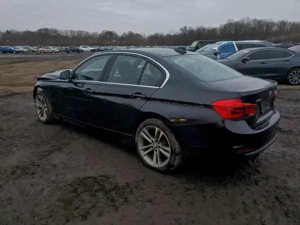 WBA8D9G52JNU67046 2018 BMW 3ER - Image 2