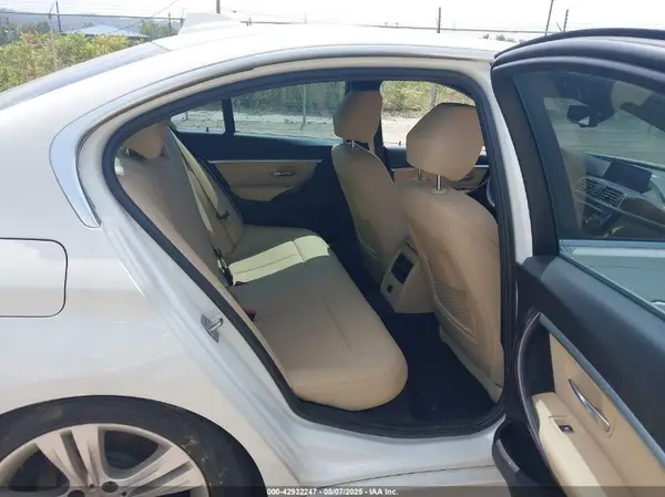 WBA8D9G52JNU67693 2018 BMW 3ER - Image 8
