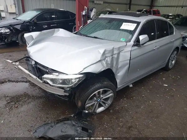 WBA8D9G52JNU70237 2018 BMW 3ER - Image 2