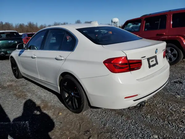 WBA8D9G52JNU72960 2018 BMW 3ER - Image 2