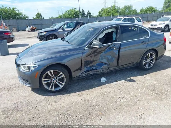WBA8D9G52JNU73073 2018 BMW 3ER - Image 2