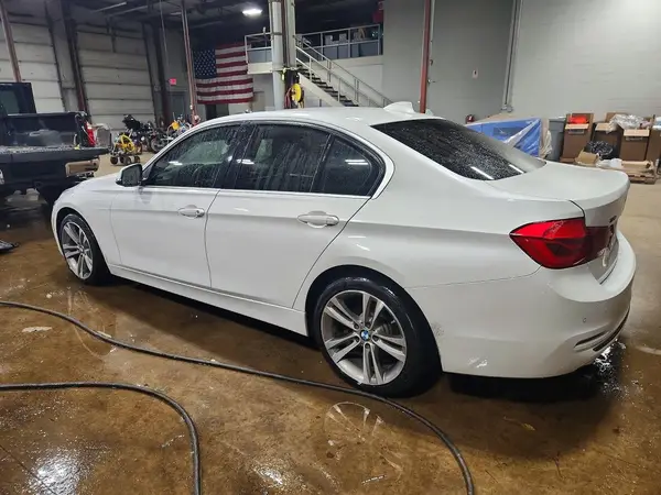 WBA8D9G53HNU60505 2017 BMW 3ER - Image 2