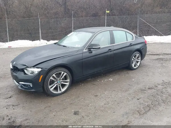 WBA8D9G53HNU61265 2017 BMW 3ER - Image 2
