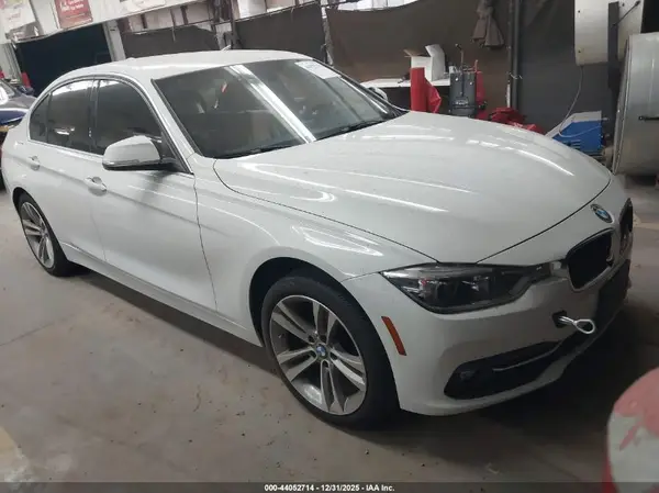 WBA8D9G53JNU67640 2018 BMW 3ER - Image 1