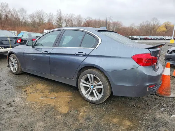 WBA8D9G53JNU67881 2018 BMW 3ER - Image 2
