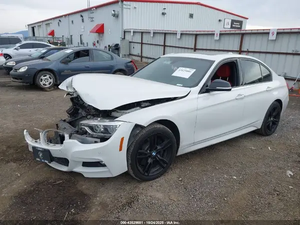 WBA8D9G53JNU70277 2018 BMW 3ER - Image 2