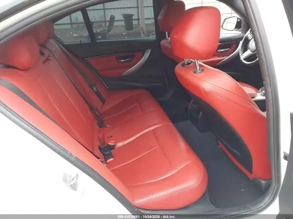 WBA8D9G53JNU70277 2018 BMW 3ER - Image 8