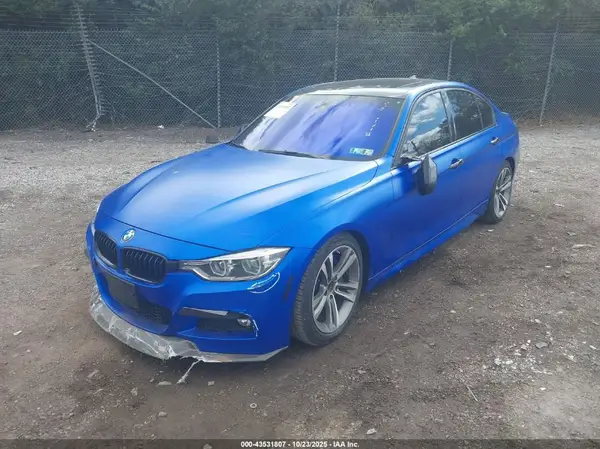 WBA8D9G53JNU71252 2018 BMW 3ER - Image 2